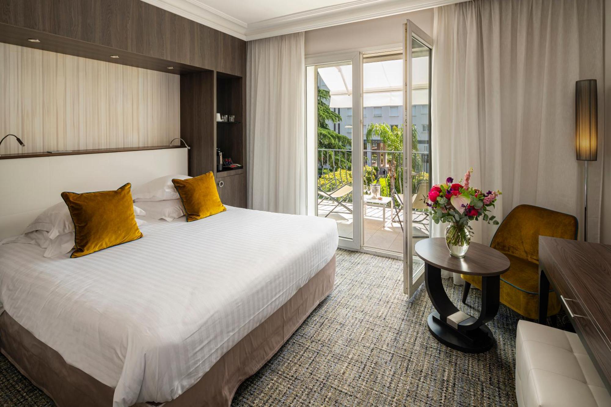 Le Canberra Hotel