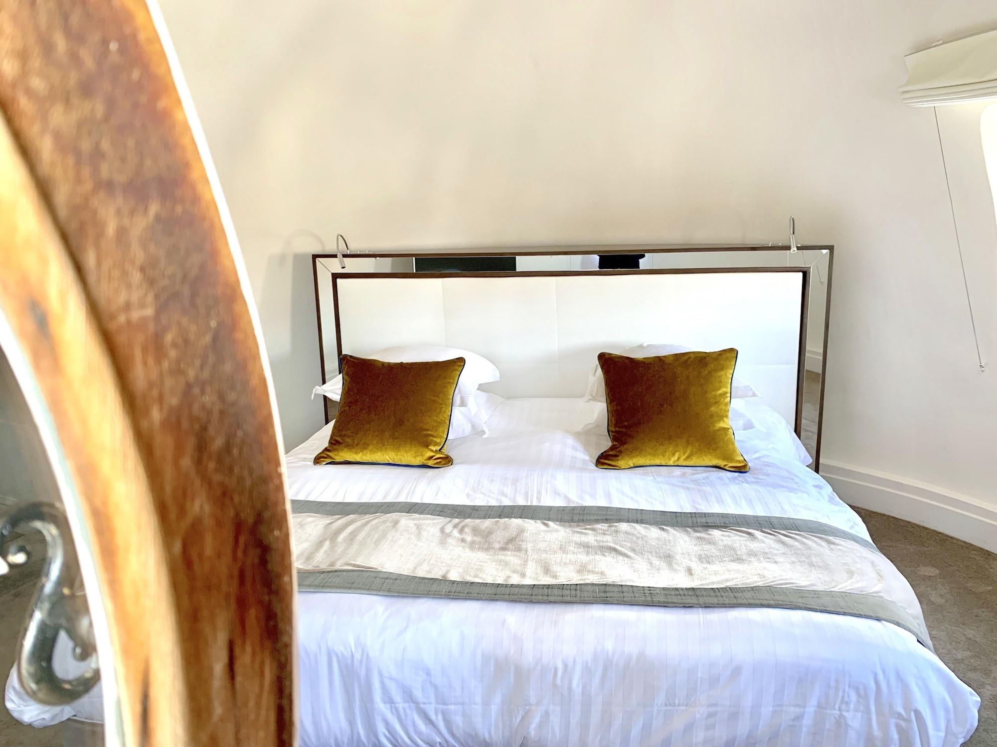 Le Canberra Hotel 4*