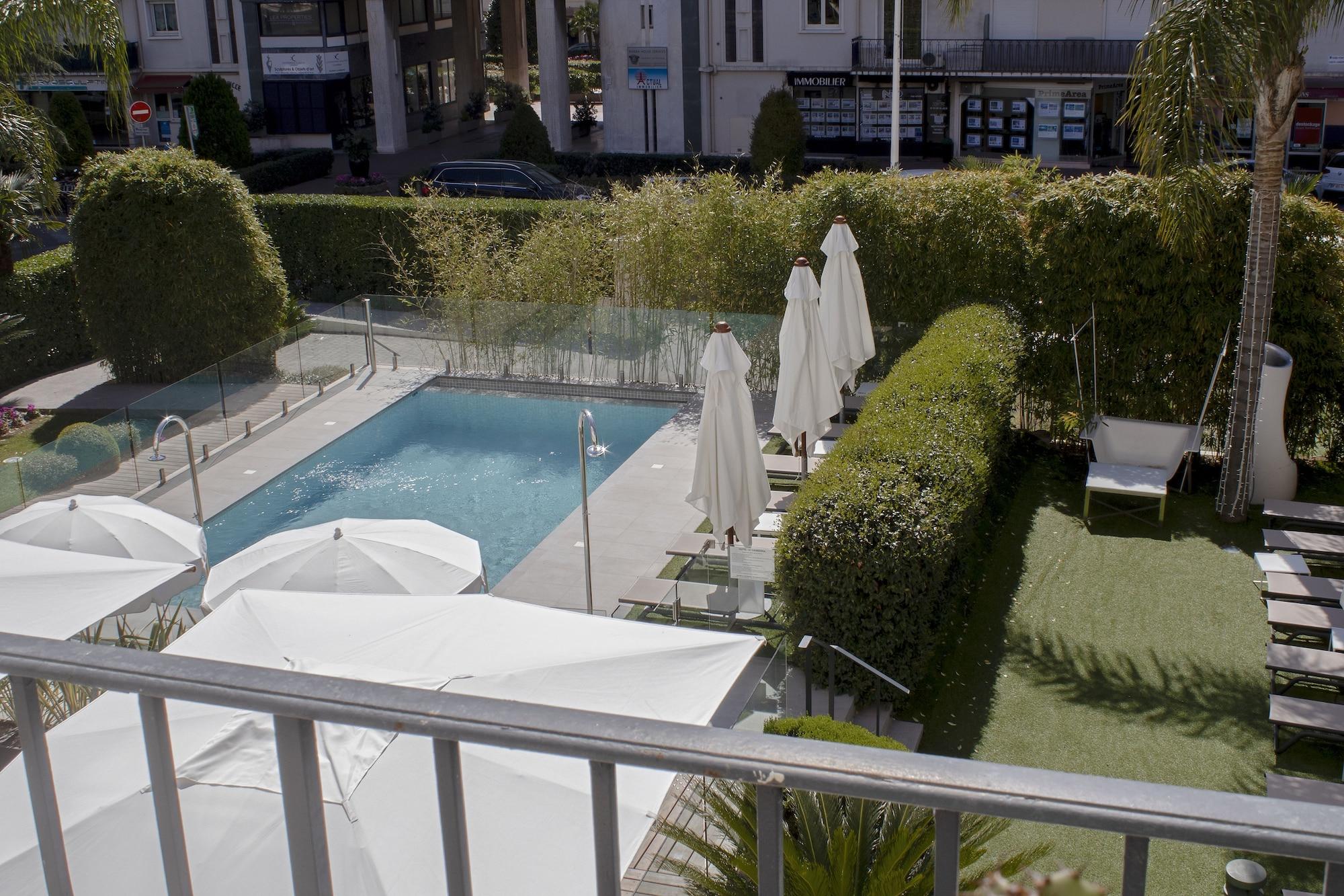 Le Canberra Hotel