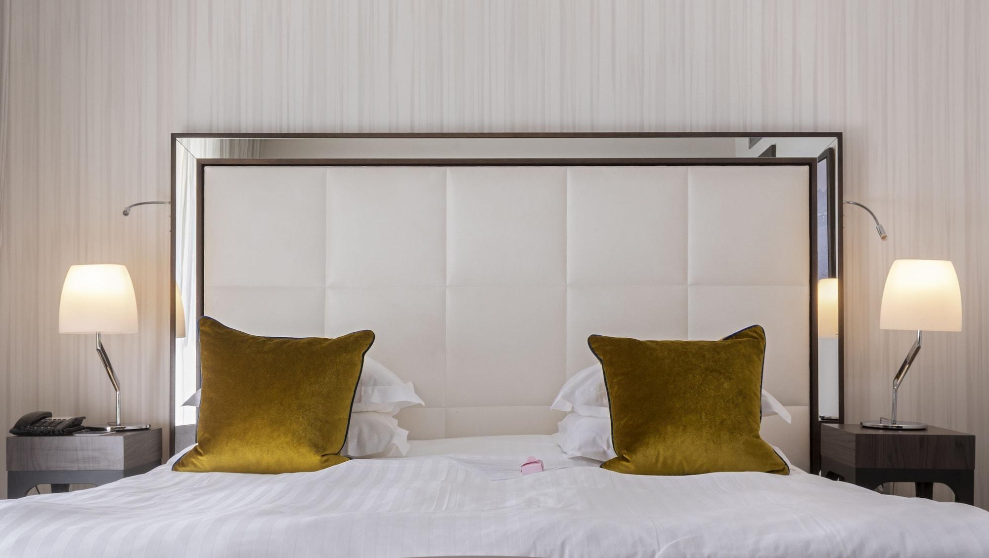 Le Canberra Hotel
