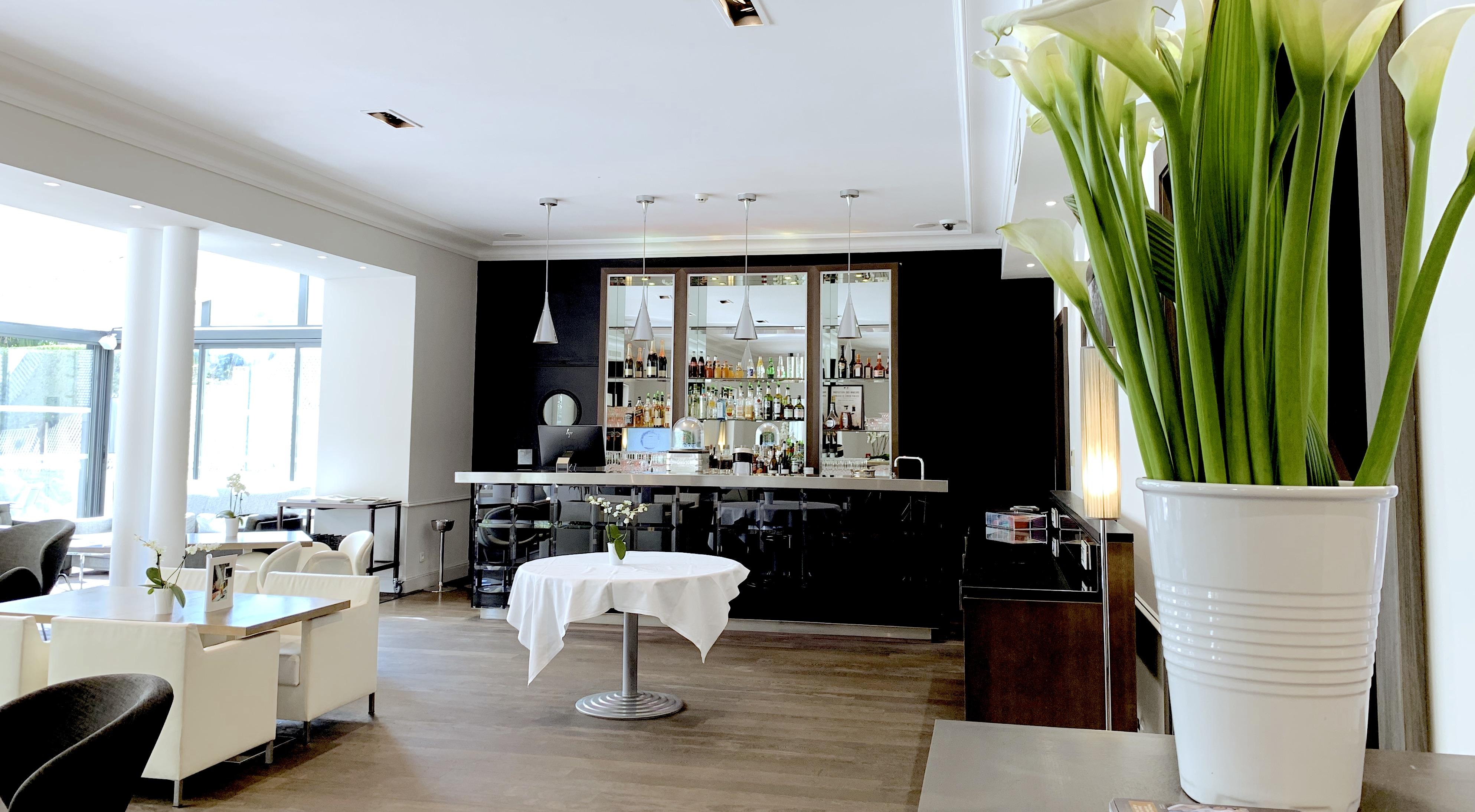 Le Canberra Hotel