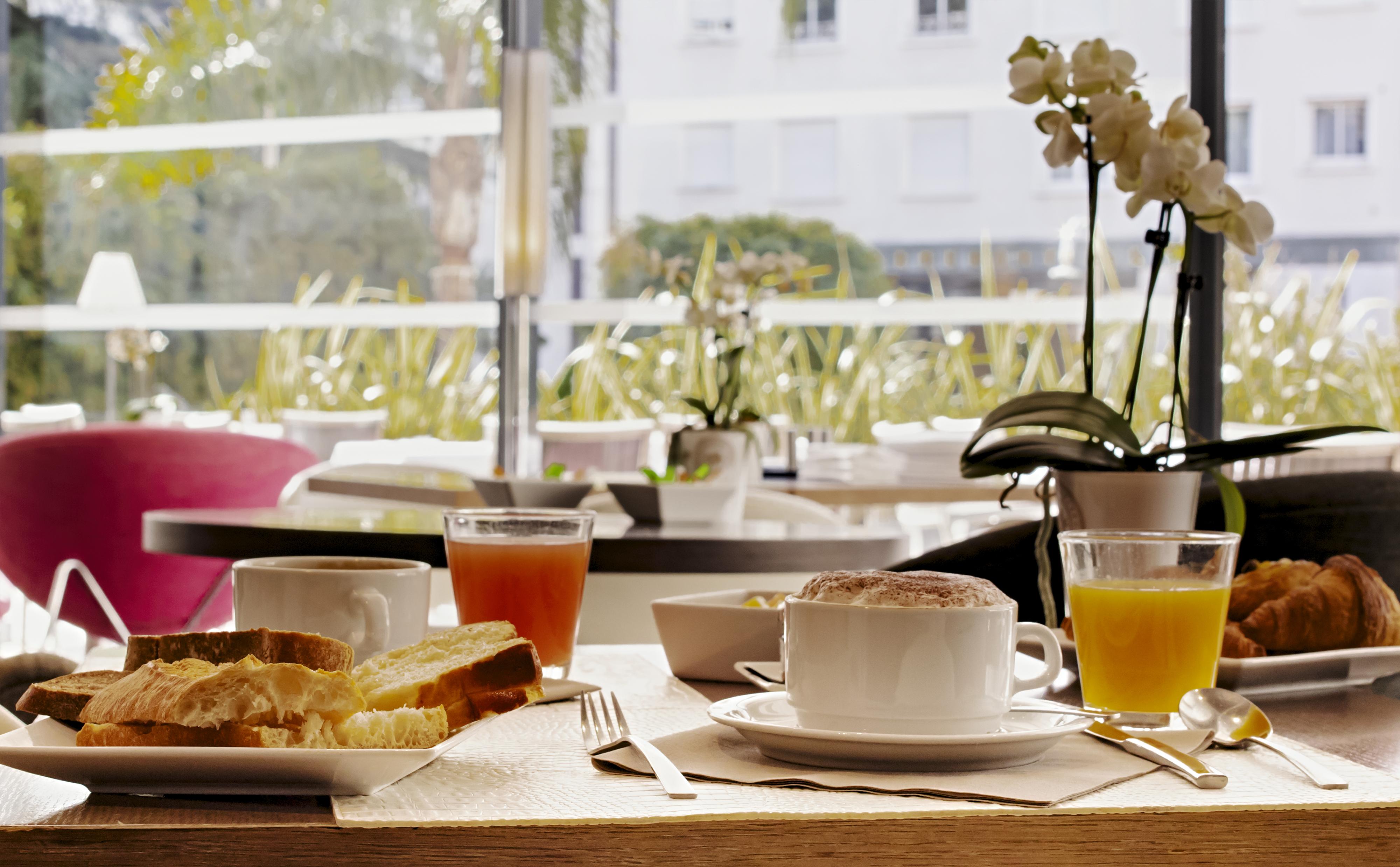 Le Canberra Hotel