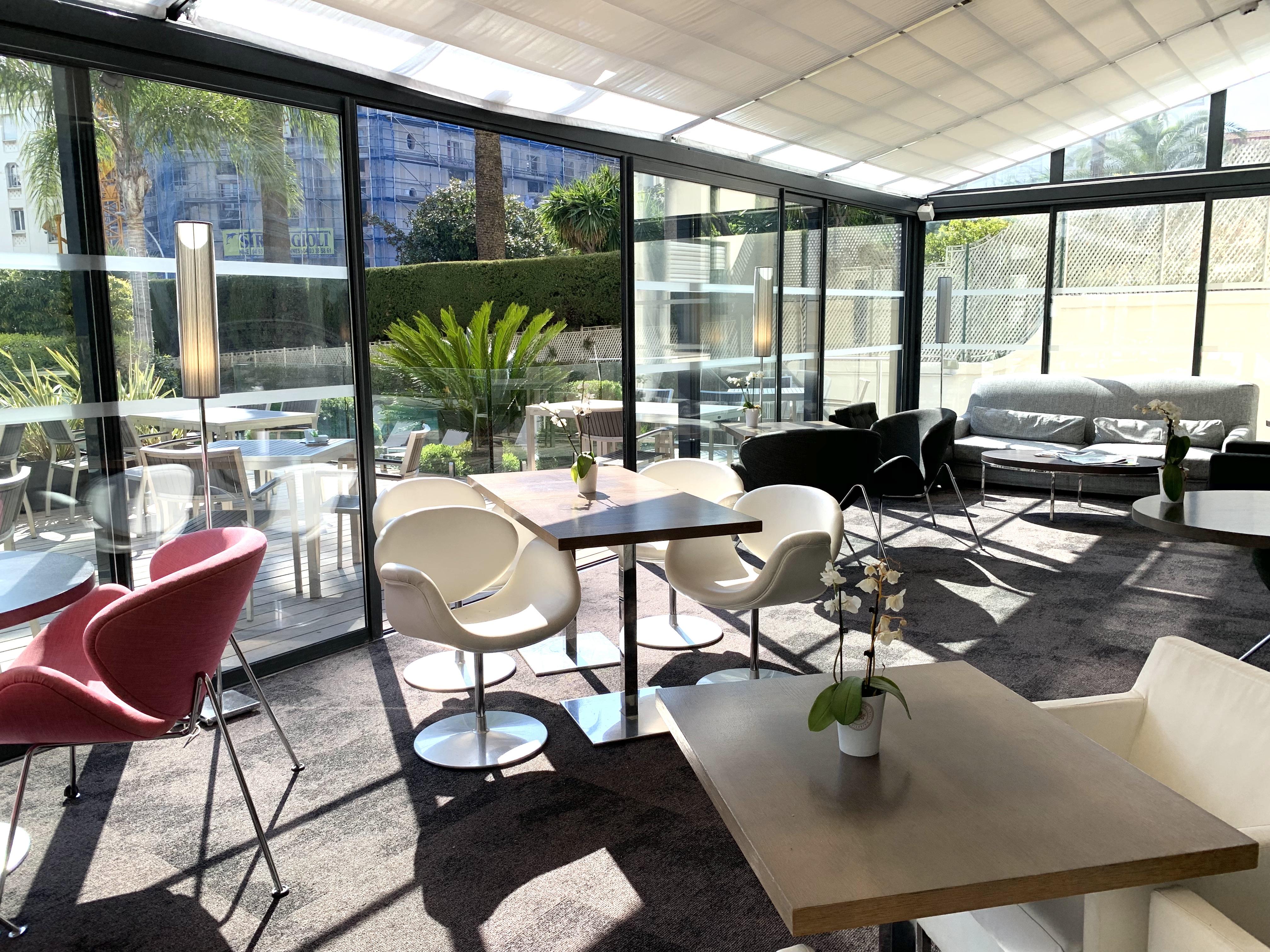 Le Canberra Hotel