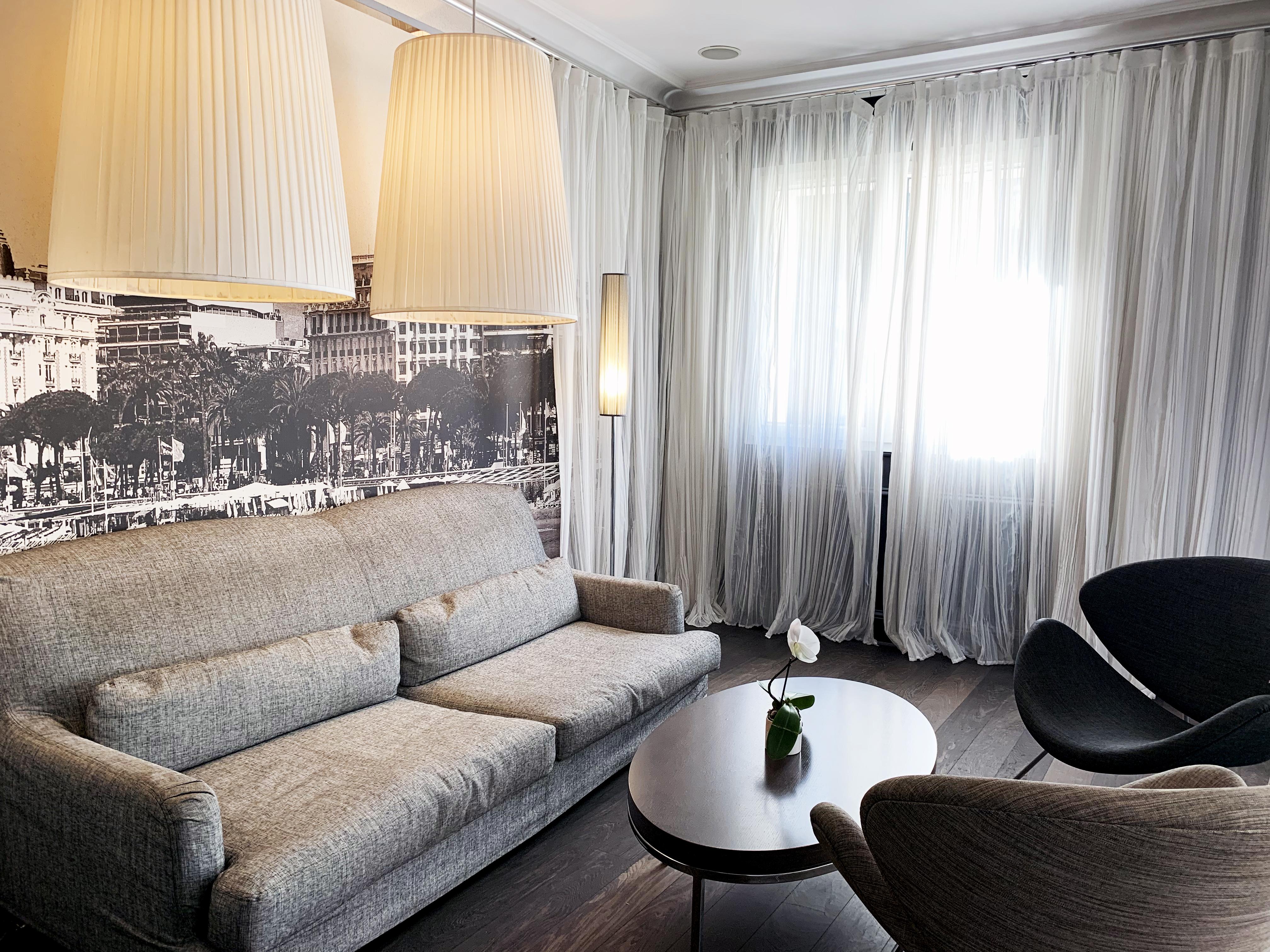 Le Canberra Hotel