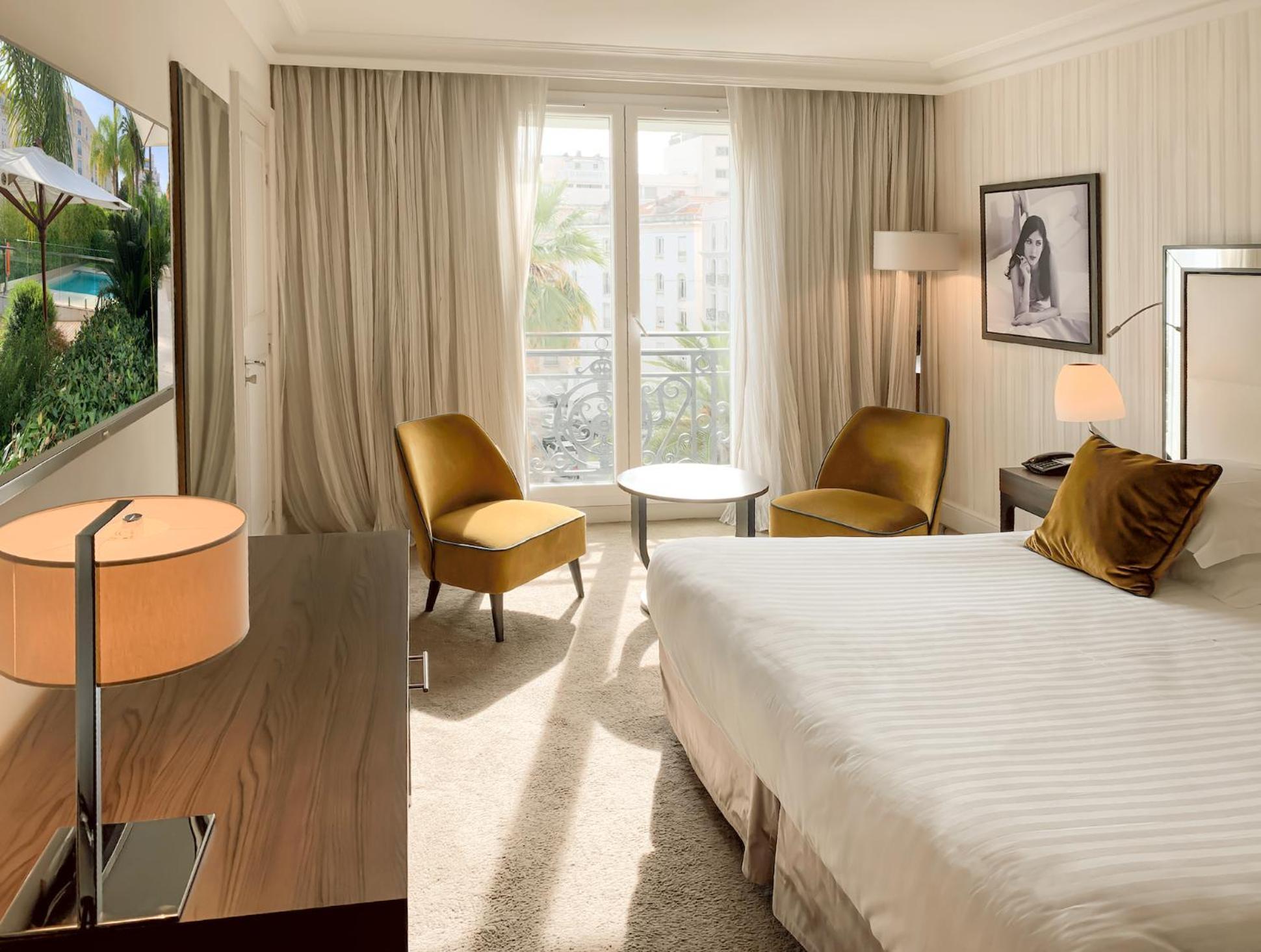 Le Canberra Hotel
